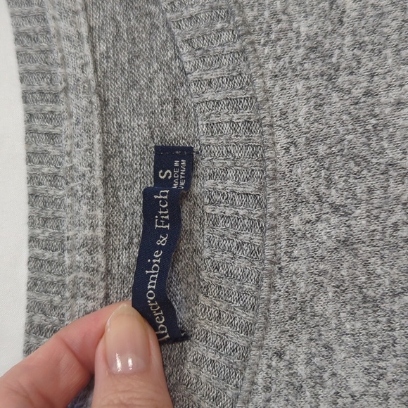 Abecrombie & Fitch Lightweight Long Sleeve Sweater, Color Heather Gray Size S - Picture 13 of 14